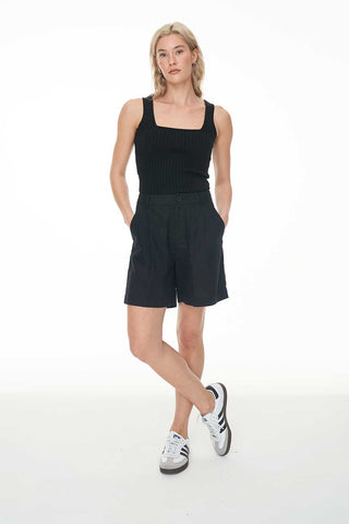 LIN-IN LONGLINE PLEAT SHORT BLACK